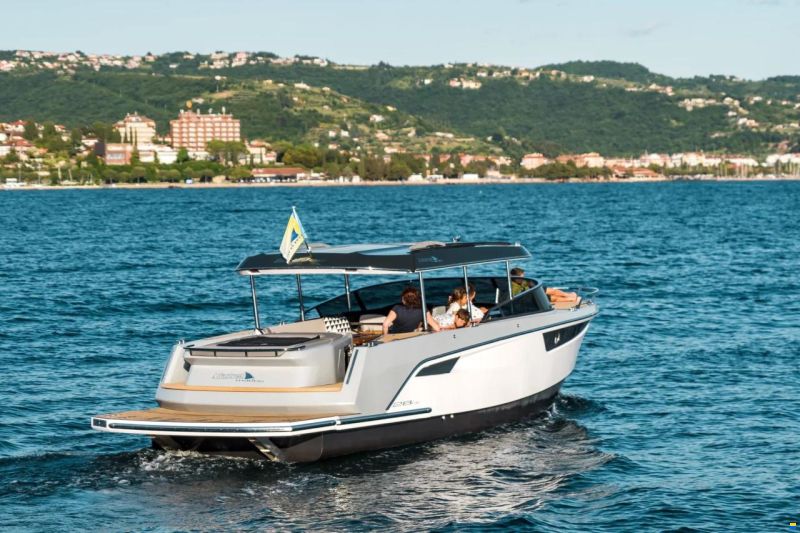 Alfastreet 28 Cabin