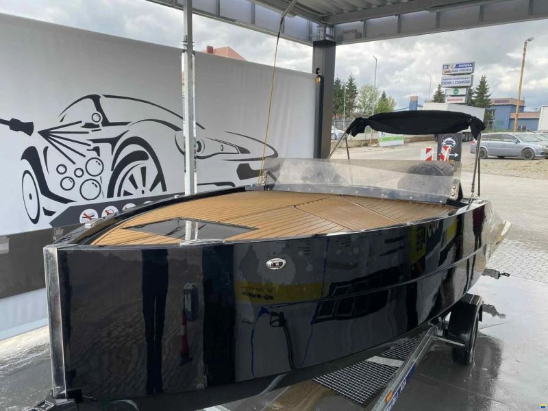 D-Boat Diamond 550