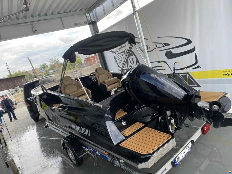 D-Boat Diamond 550