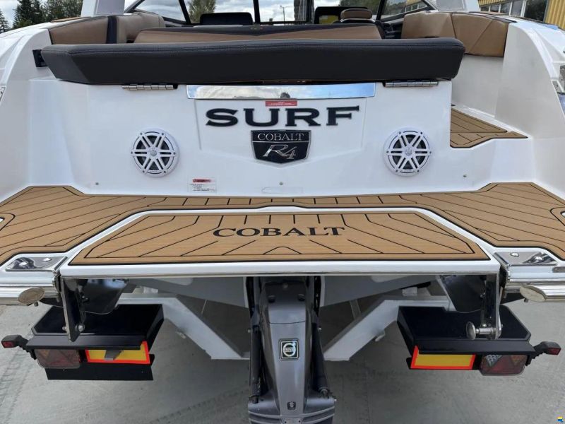 Cobalt R4 Surf