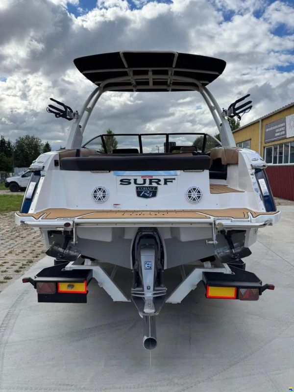 Cobalt R4 Surf