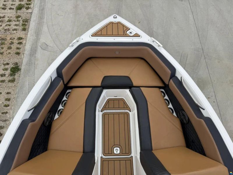 Cobalt R4 Surf