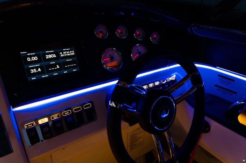 Alfastreet 28 Cabin