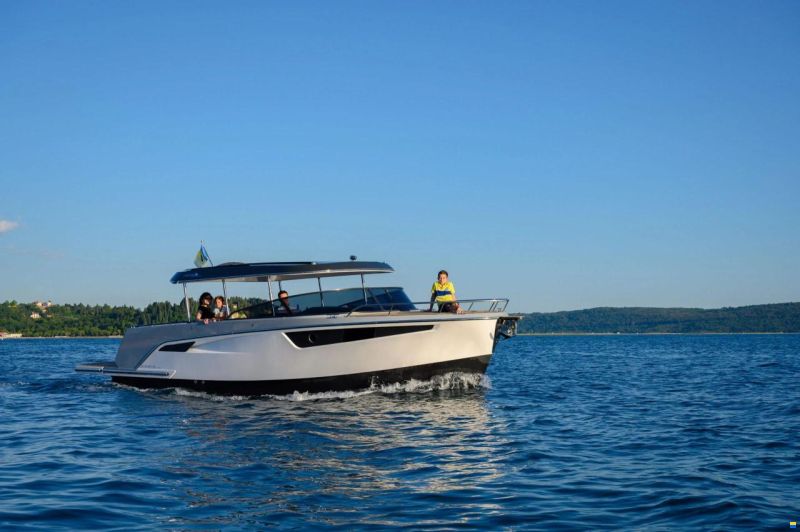 Alfastreet 28 Cabin