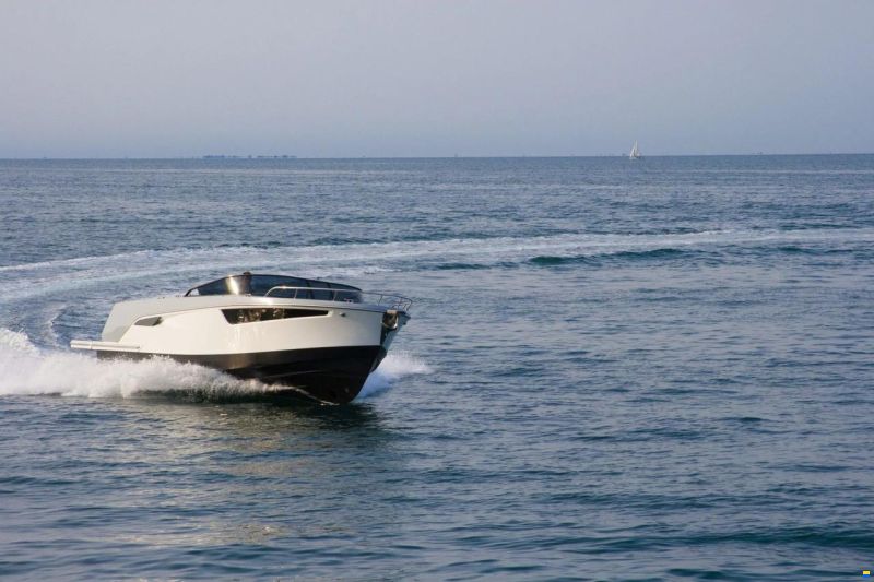 Alfastreet 28 Cabin