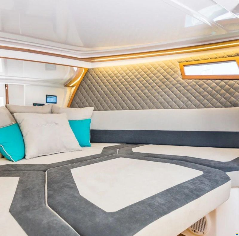 Alfastreet 28 Cabin
