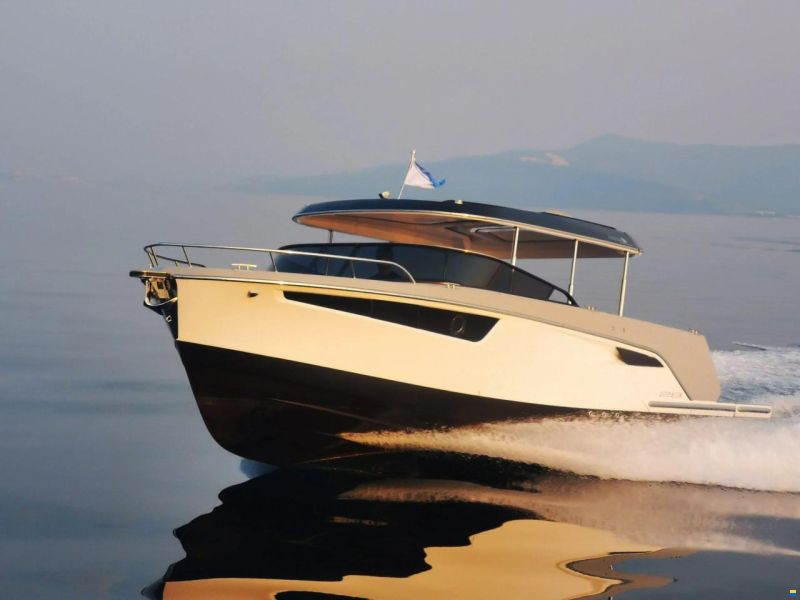 Alfastreet 28 Cabin