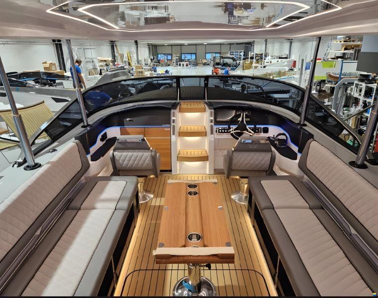 Alfastreet 28 Cabin