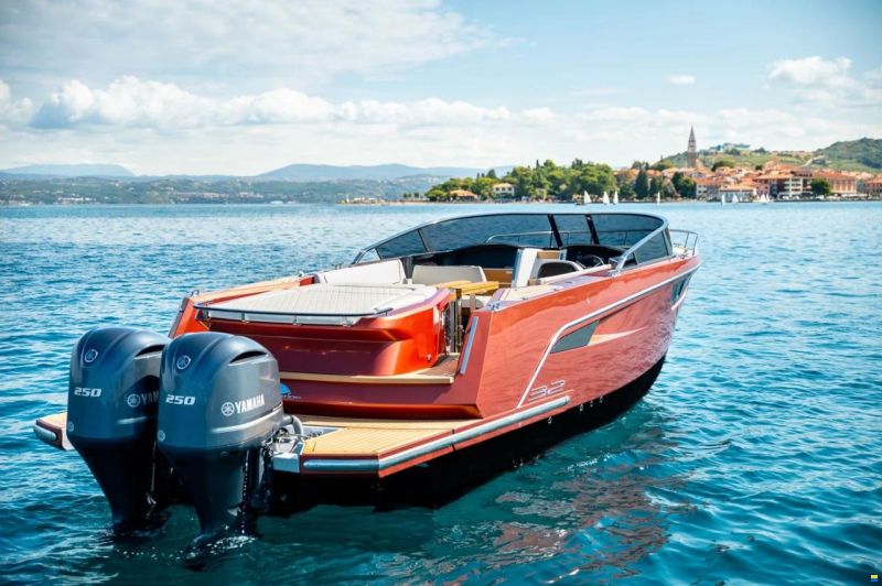 Alfastreet 32 Cabin