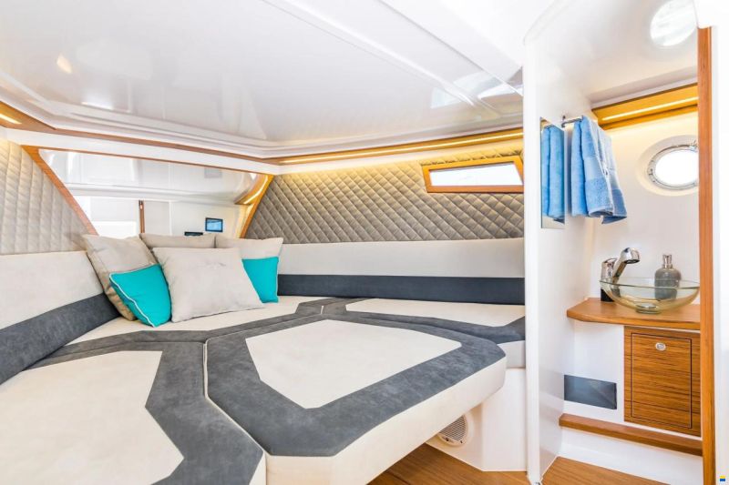 Alfastreet 32 Cabin