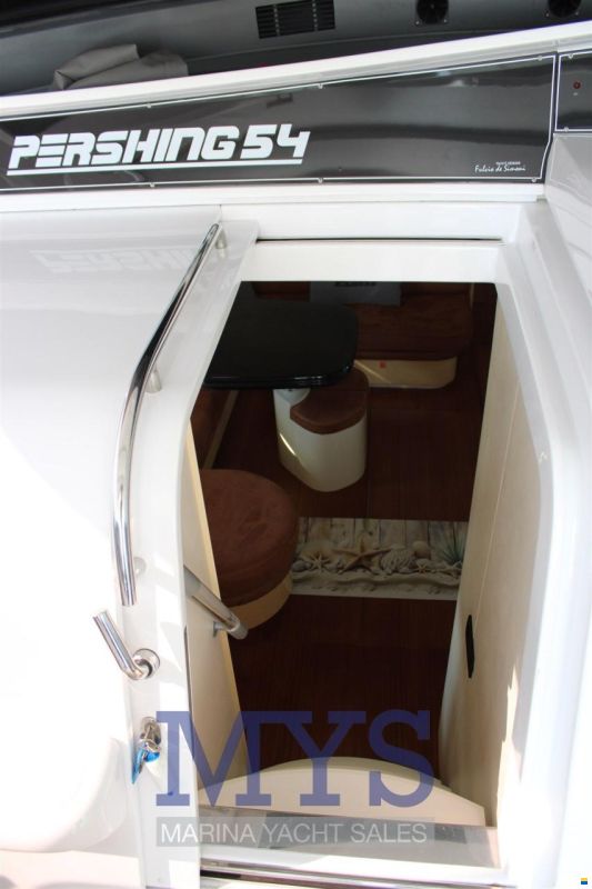 Pershing 54'