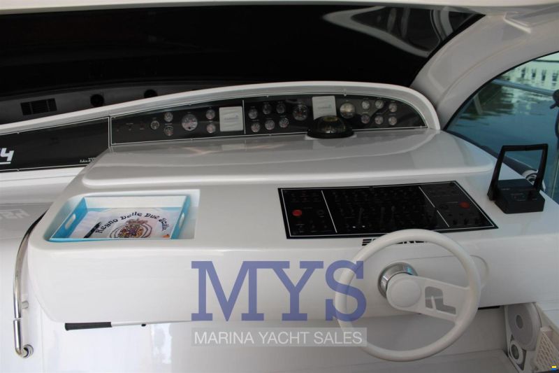 Pershing 54'