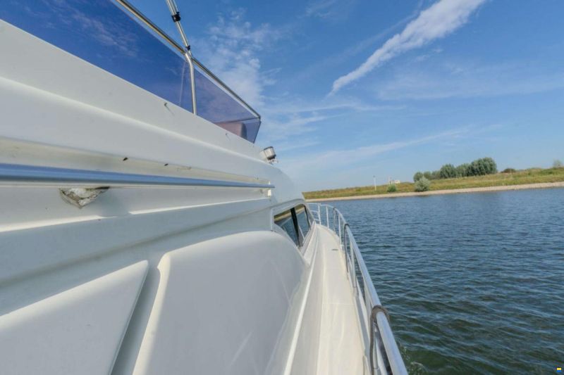 Mochi Craft 43 Flybridge