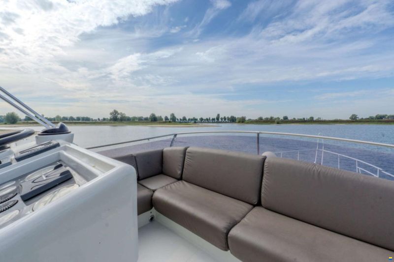 Mochi Craft 43 Flybridge