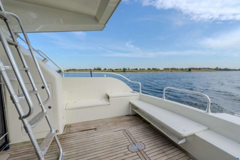 Mochi Craft 43 Flybridge