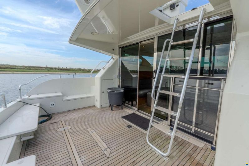 Mochi Craft 43 Flybridge