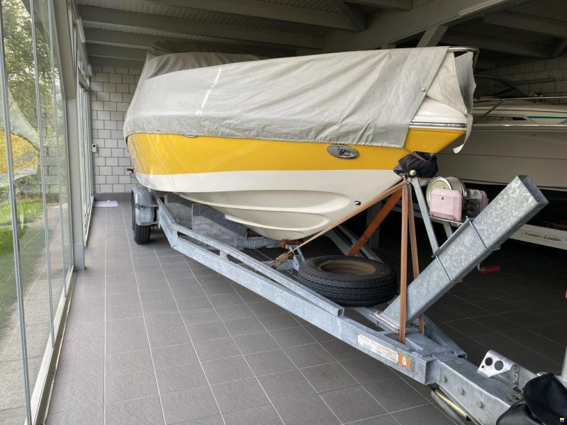 Rinker 262 Captiva Cuddy