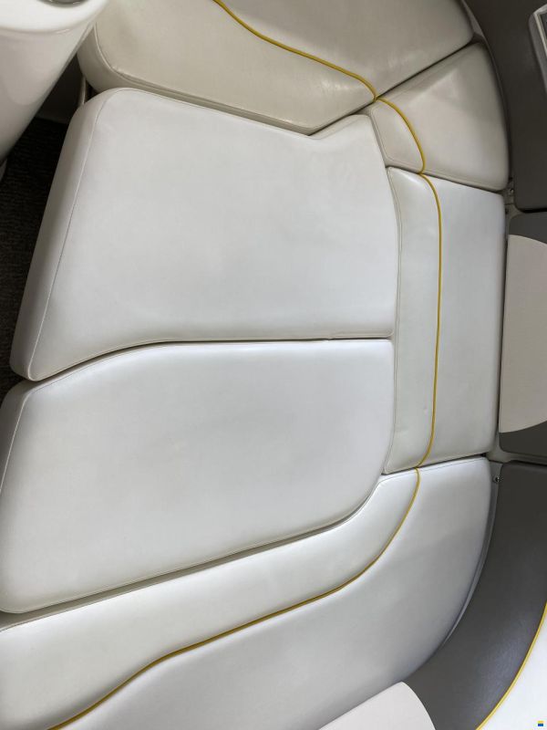 Rinker 262 Captiva Cuddy