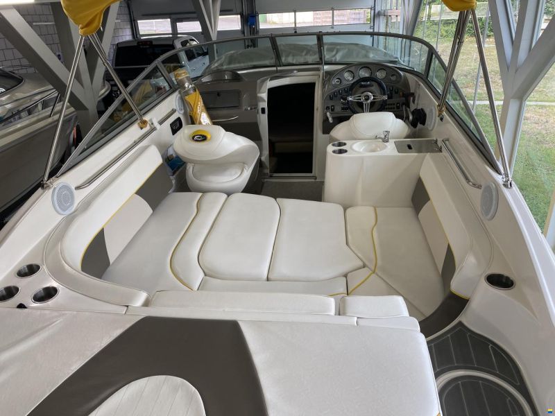 Rinker 262 Captiva Cuddy