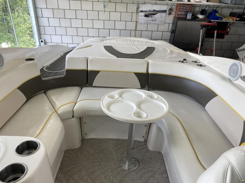 Rinker 262 Captiva Cuddy