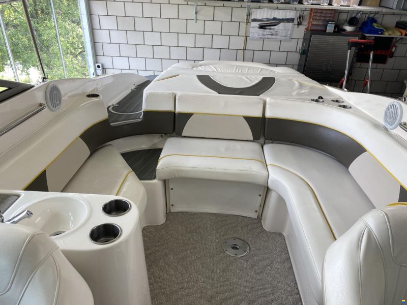 Rinker 262 Captiva Cuddy