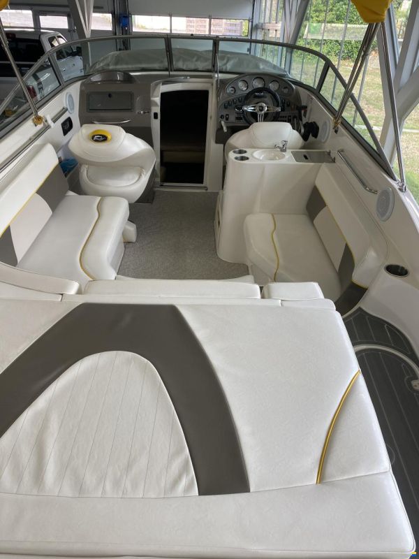 Rinker 262 Captiva Cuddy