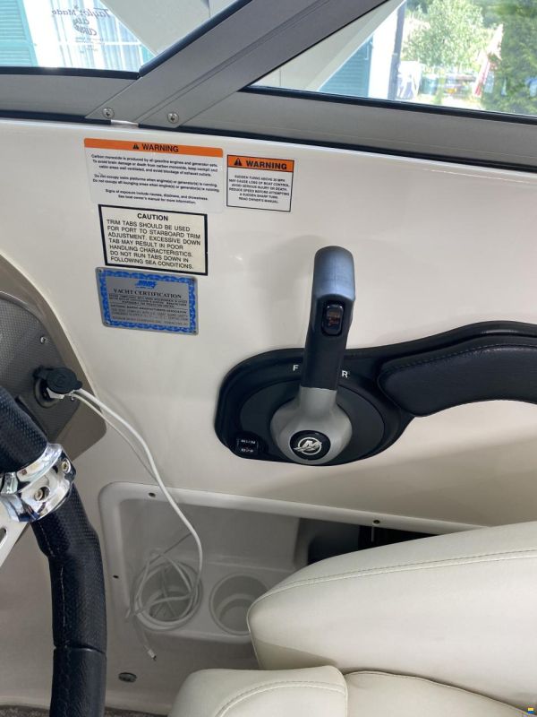 Rinker 262 Captiva Cuddy