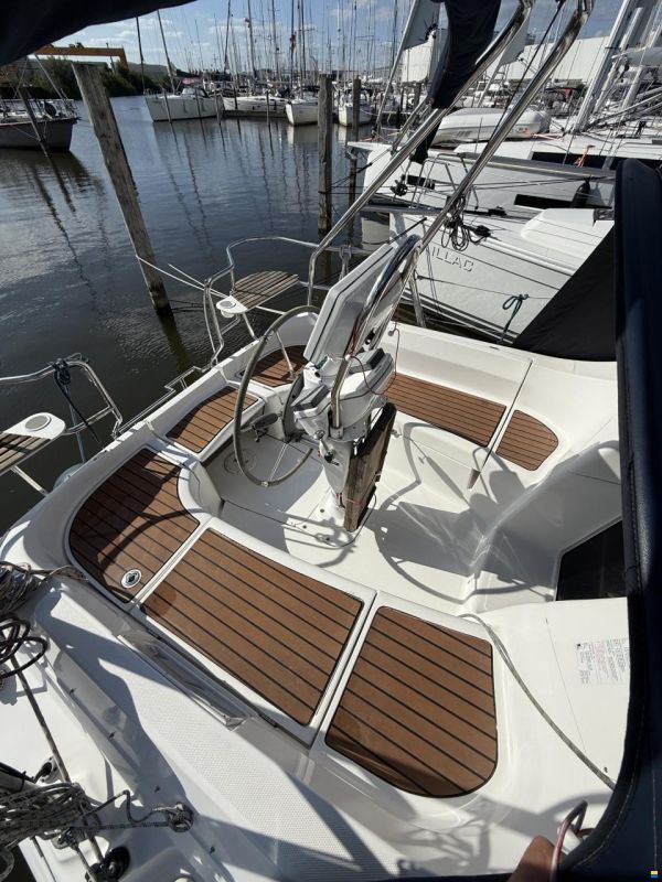 Hunter Legend 33