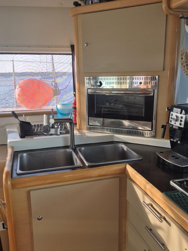 Lagoon 400