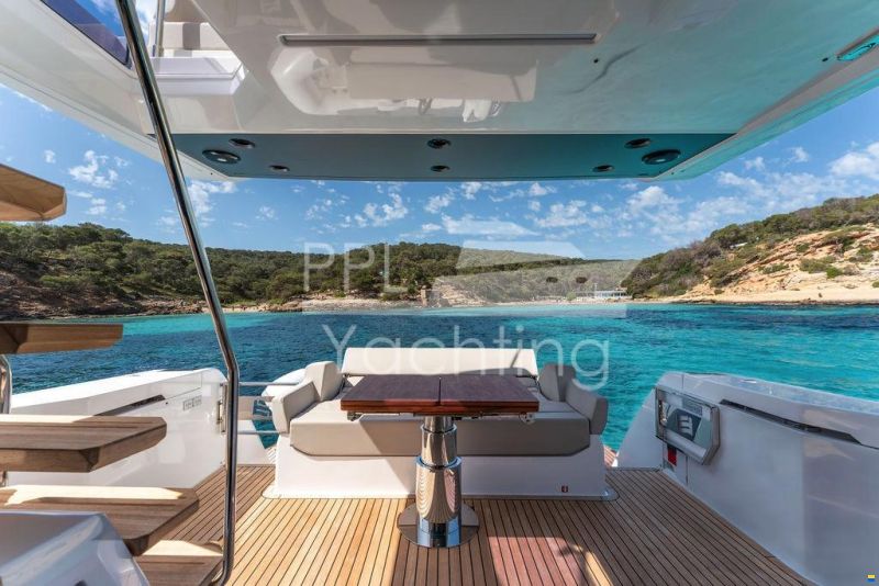 Ferretti 500