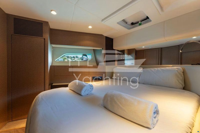 Ferretti 500