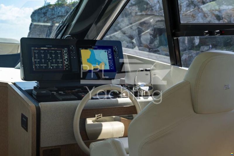 Ferretti 500