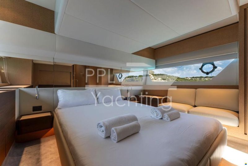 Ferretti 500