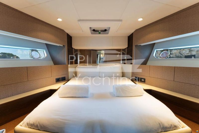 Ferretti 500