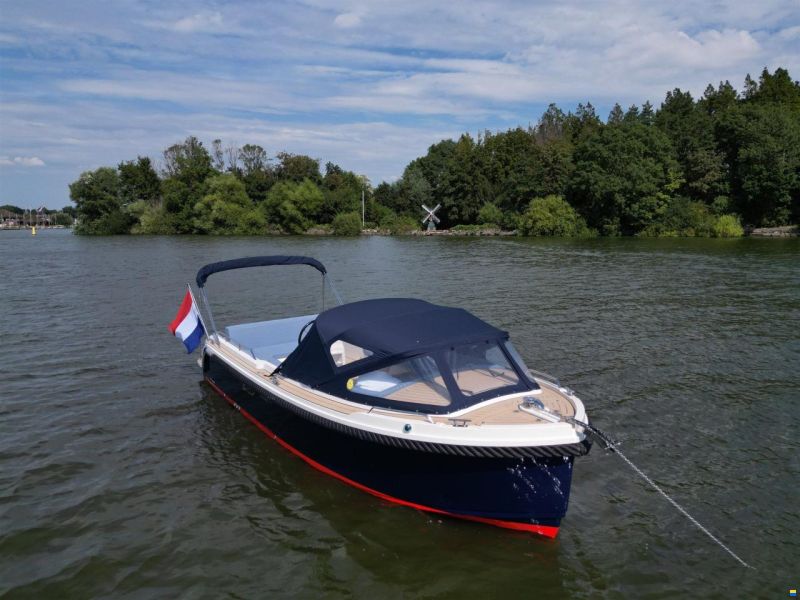 Interboat DE Intender 750 Cabin