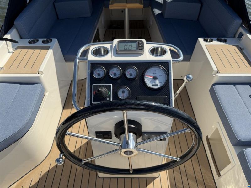Interboat DE Intender 750 Cabin