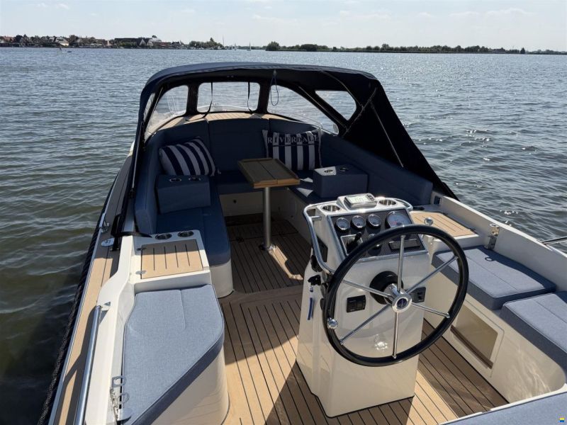 Interboat DE Intender 750 Cabin