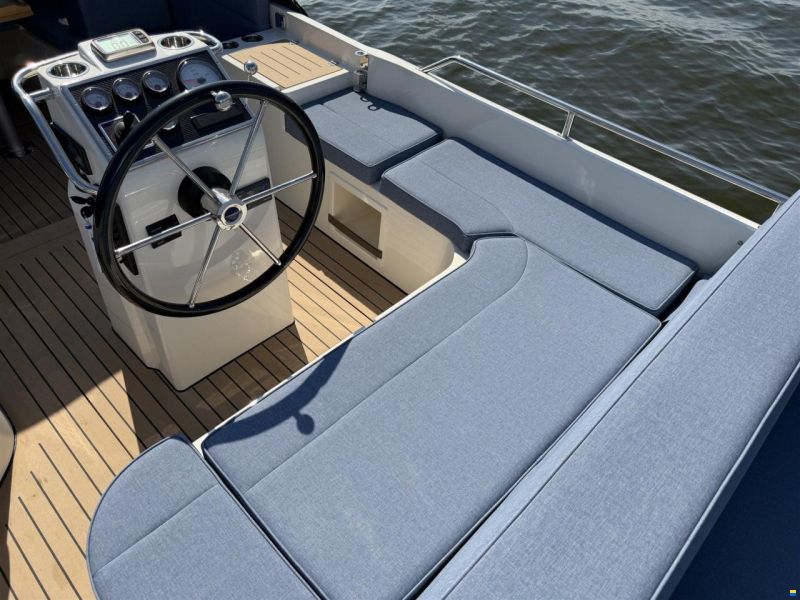 Interboat DE Intender 750 Cabin