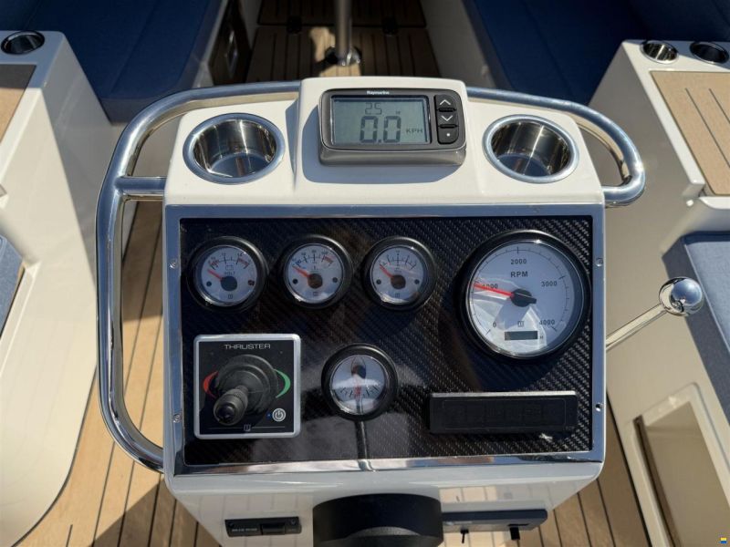 Interboat DE Intender 750 Cabin