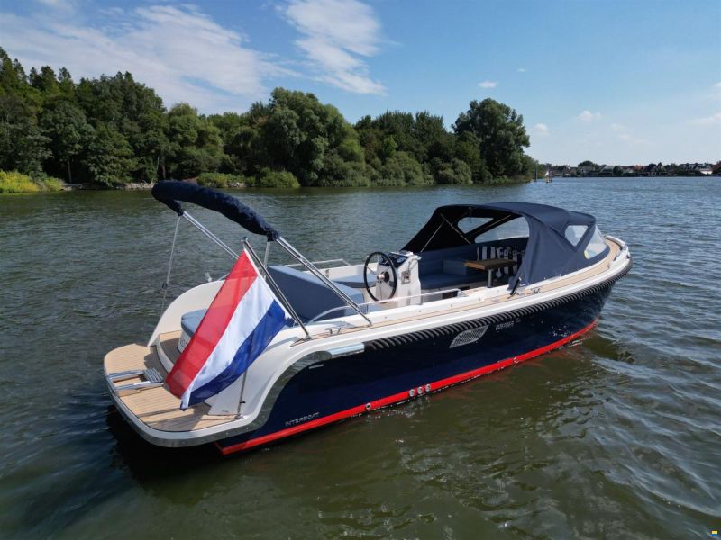 Interboat DE Intender 750 Cabin