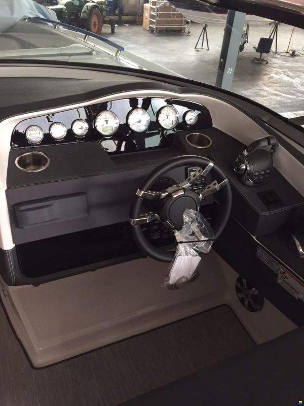 Regal 3200 BOWRIDER