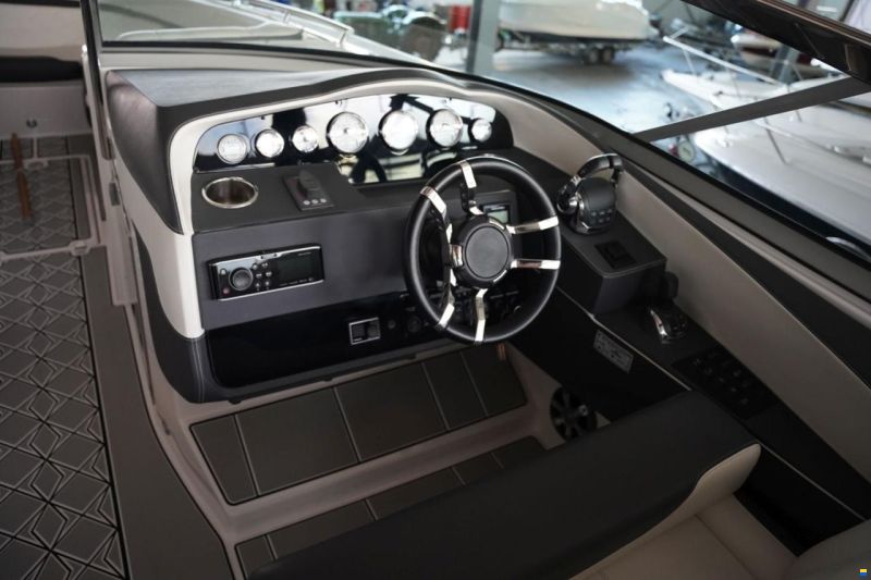 Regal 3200 BOWRIDER