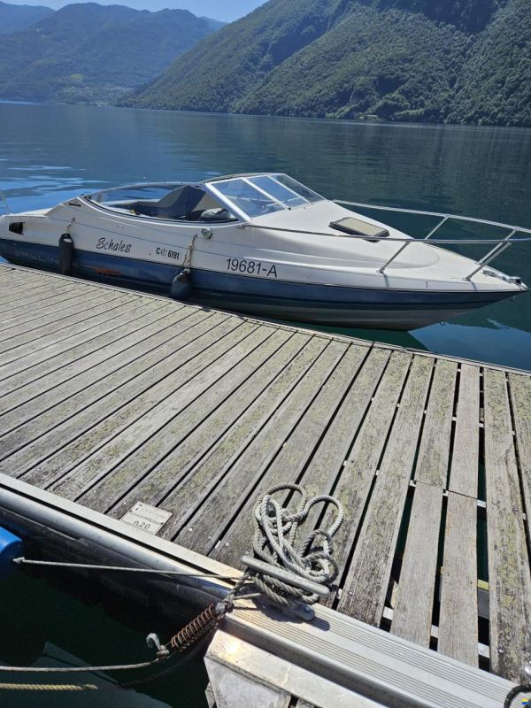 Bayliner Capri 2052
