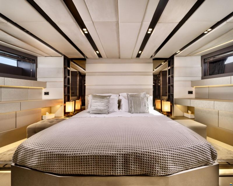 Admiral Yachts Silent 76