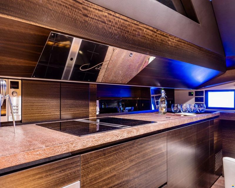 Admiral Yachts Silent 76