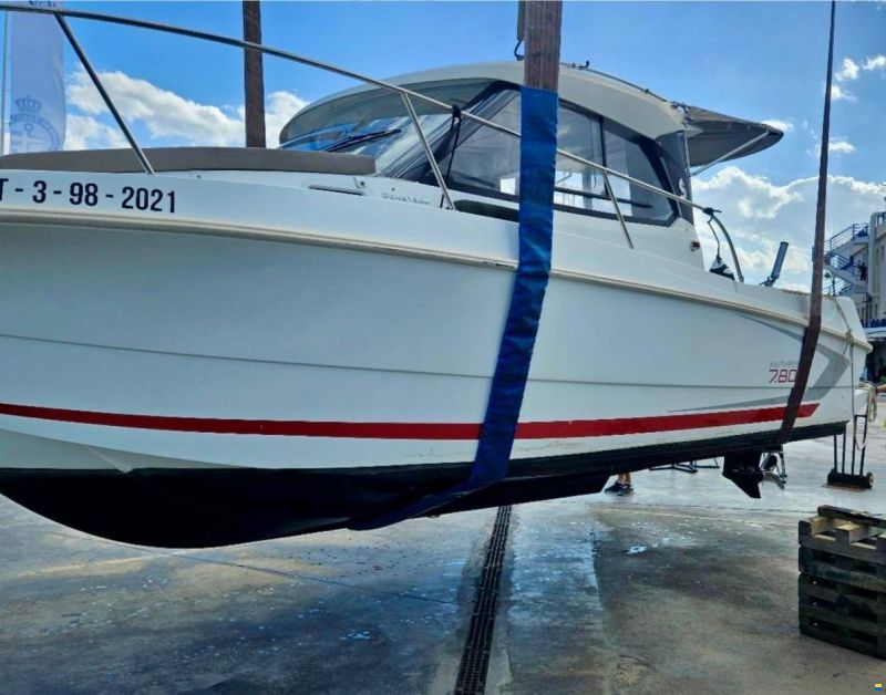 Beneteau Antares 780