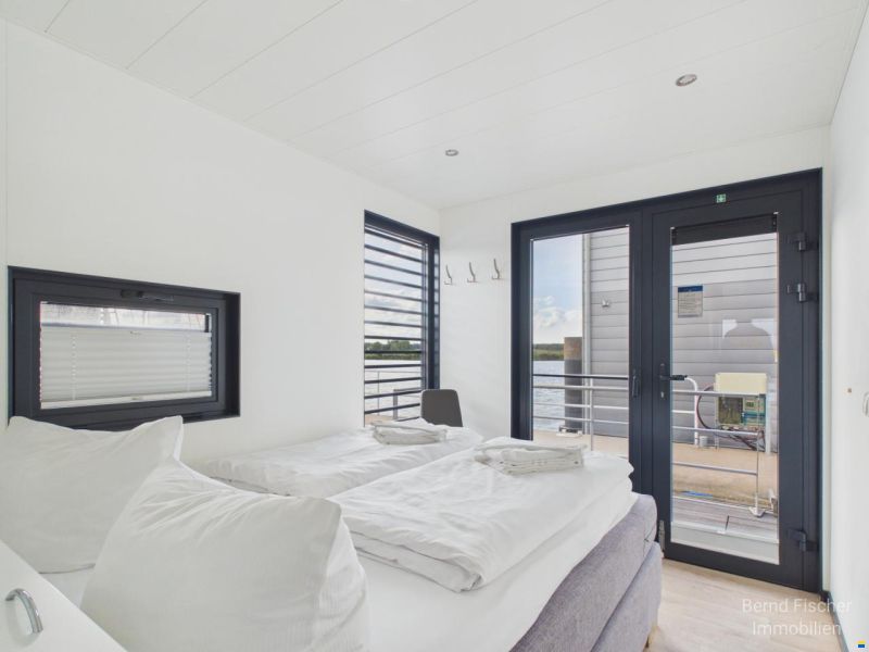 Floating Home 44