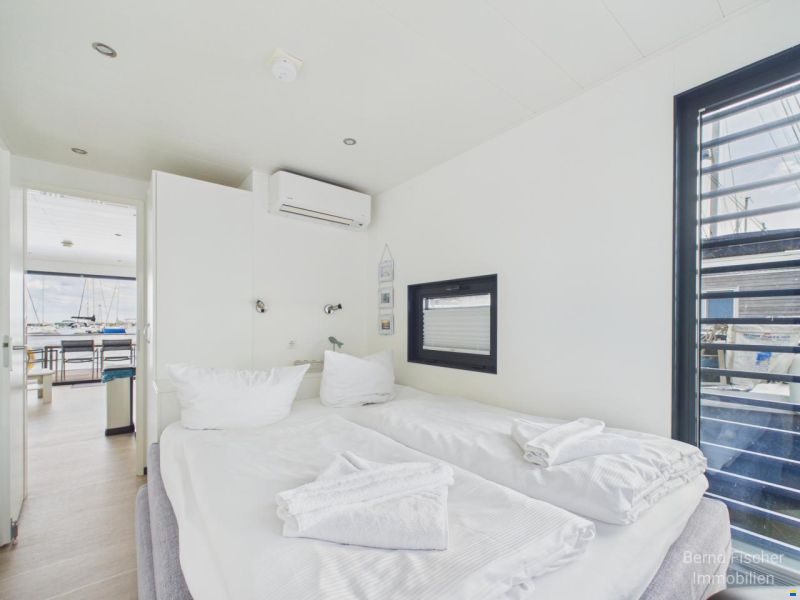 Floating Home 44