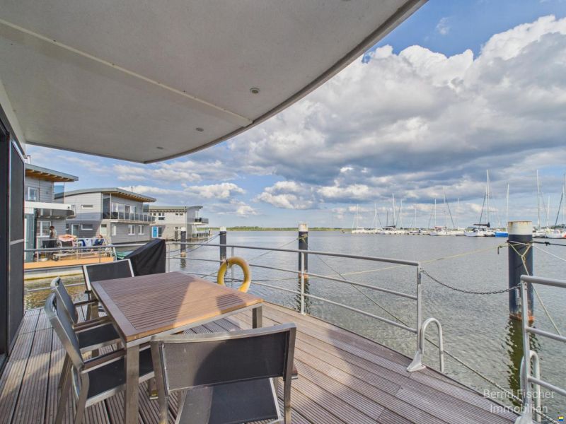 Floating Home 44