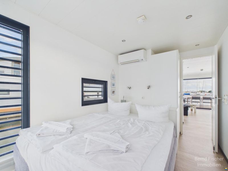 Floating Home 44